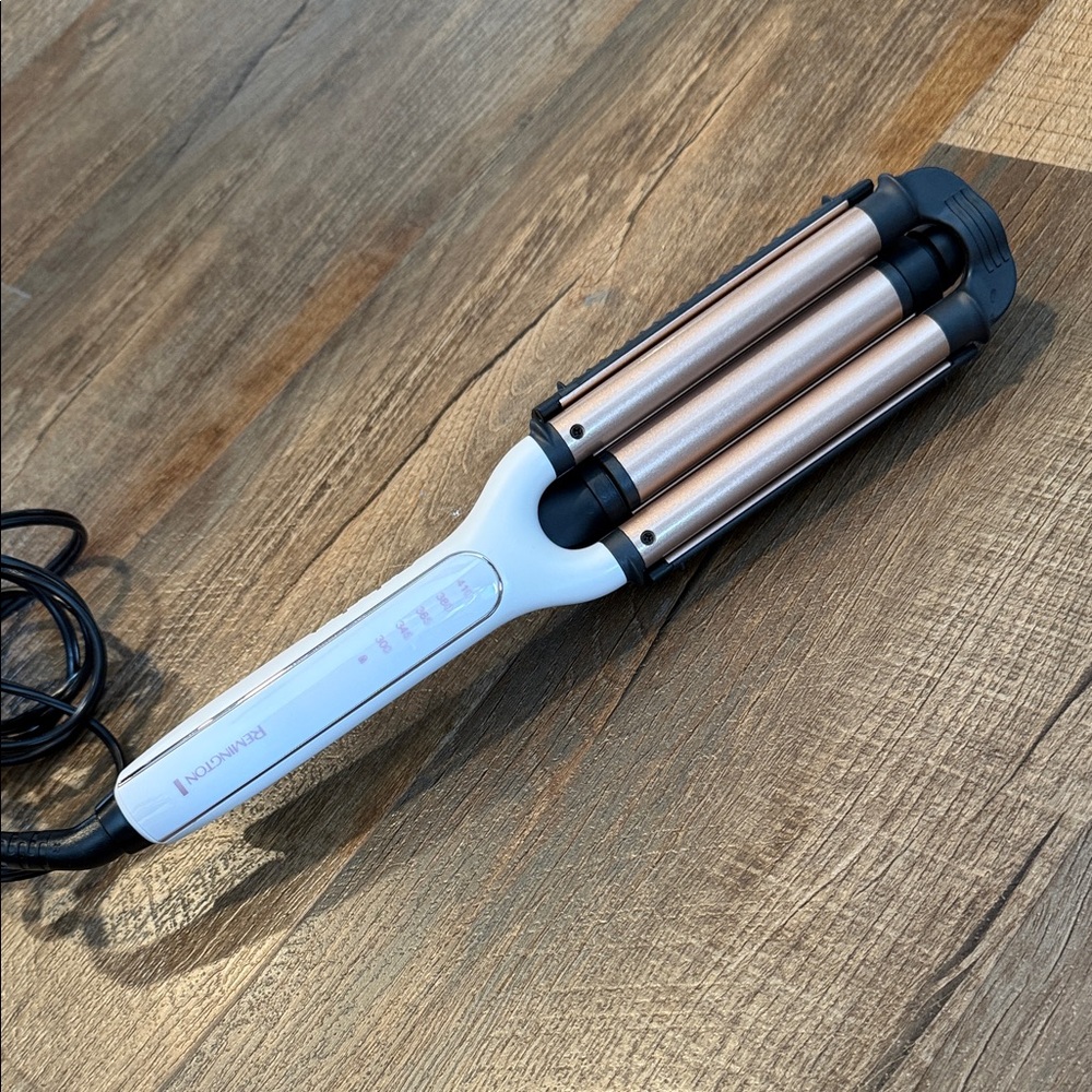 Remington White and Rose Gold Triple Barrel Waver